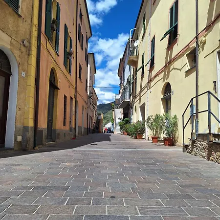 Casa Iris * Cisano sul Neva