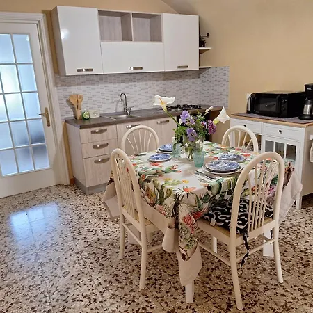 Appartamento Casa Iris Cisano sul Neva